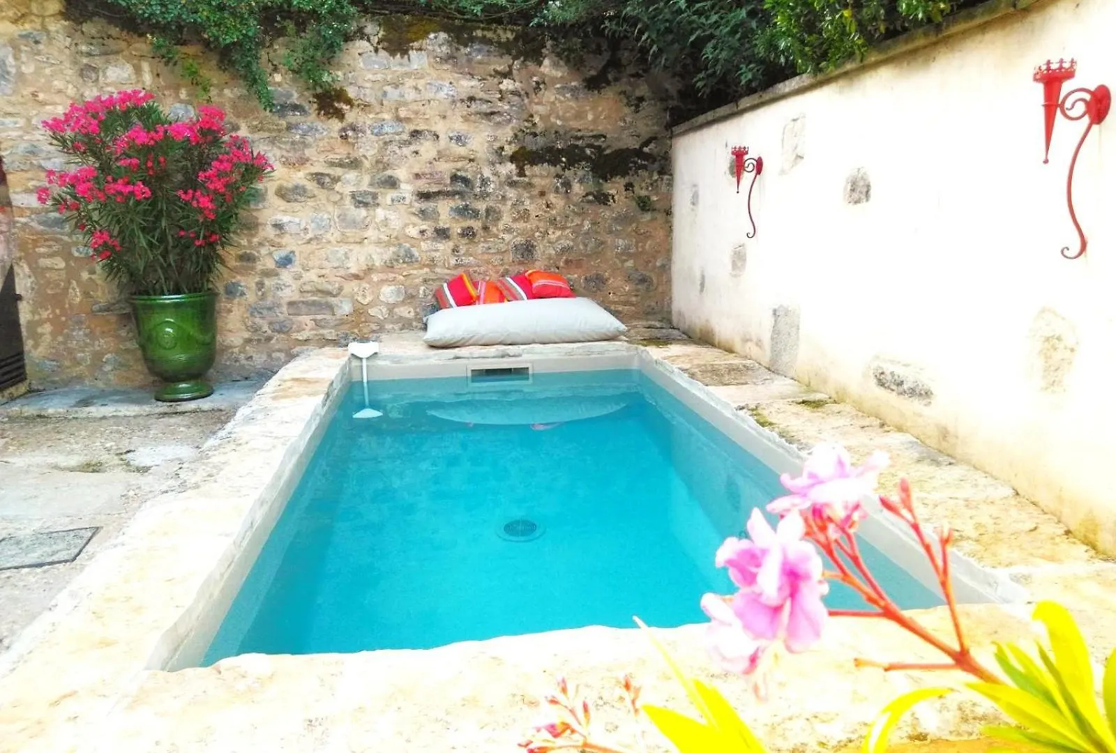 Casa de Férias Magnifique Villa En Pierres Au Coeur De Saint Antonin Noble Val - Piscine Et Jardin Prives -10 Personnes França