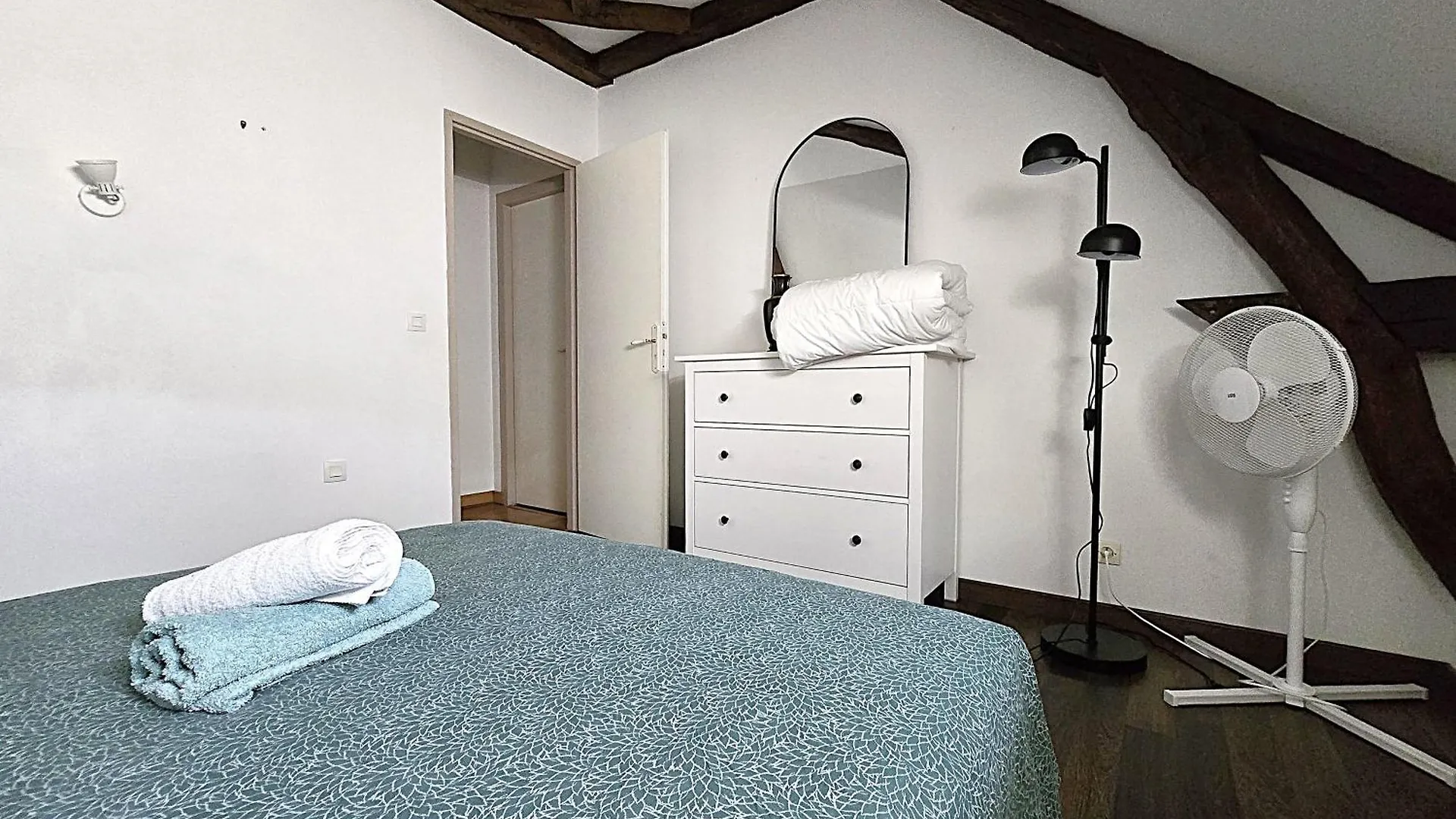 Casa de Férias Magnifique Villa En Pierres Au Coeur De Saint Antonin Noble Val - Piscine Et Jardin Prives -10 Personnes