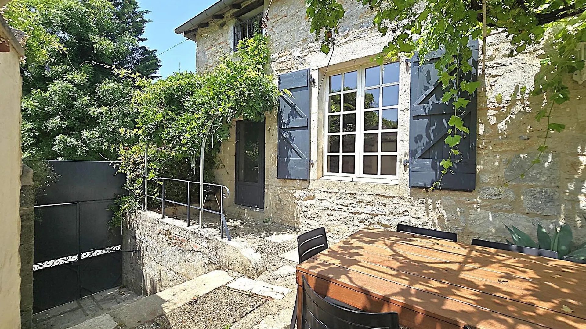 Casa de Férias Magnifique Villa En Pierres Au Coeur De Saint Antonin Noble Val - Piscine Et Jardin Prives -10 Personnes